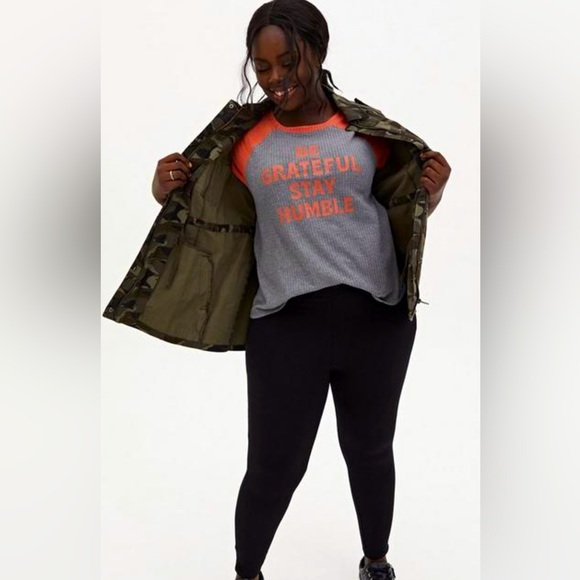 ❤️ TORRID Grateful Grey & Hot Coral Waffle Knit Tee - Picture 2 of 6